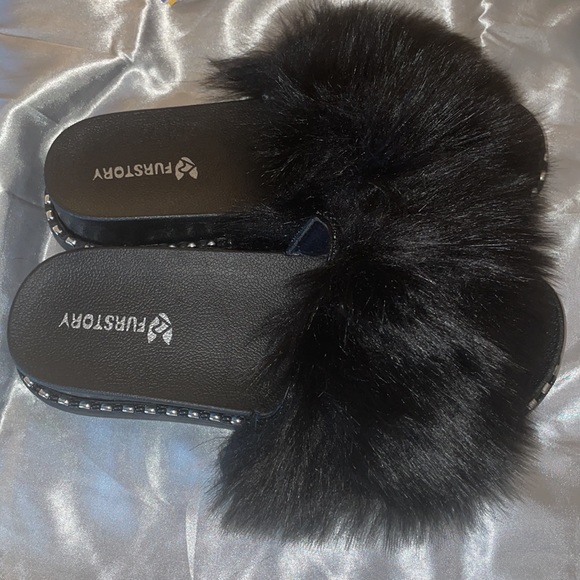 Fur Story Black Sandal Size 10.5- 11 - Picture 2 of 5